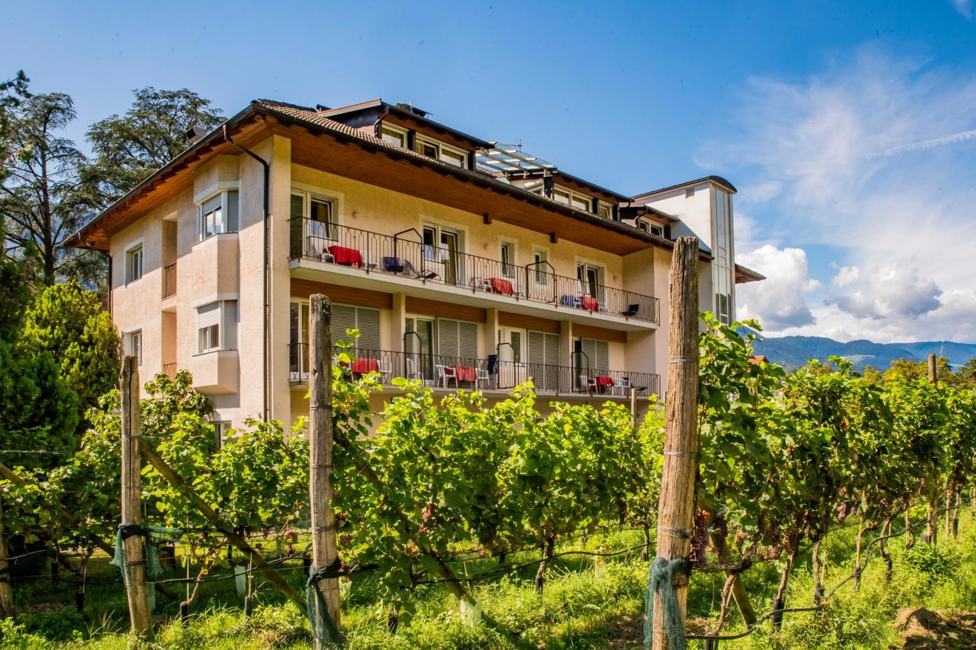Weingarten Terlan - Rooms & Breakfast ภายนอก รูปภาพ
